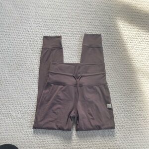 Vuori women’s High-Waist Leggings, size xs